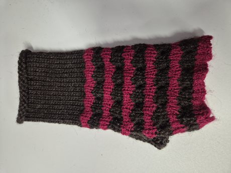 Alpaca fingerless gloves red-black suri