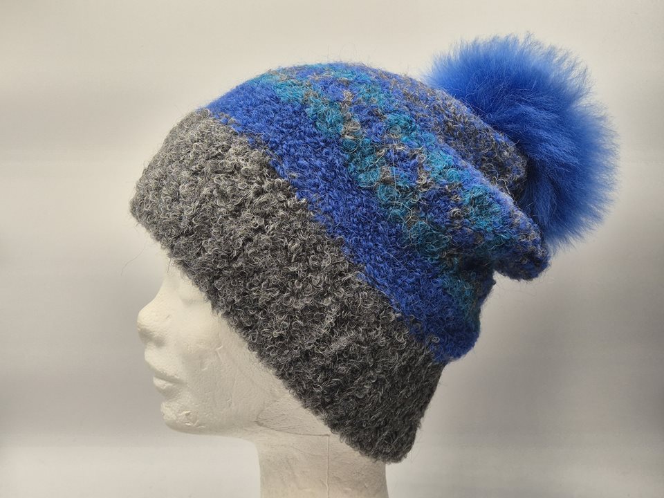 Alpaca slouch beanie hat with fur pompom