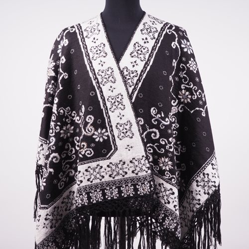 Alpaca Cape/shawl reversible black/white