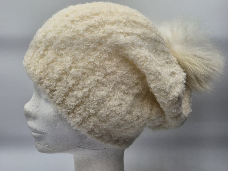 Alpaca slouch beanie hat with fur pompom winter white