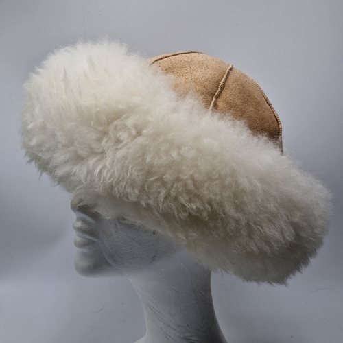Alpaca/suede fur trim hat