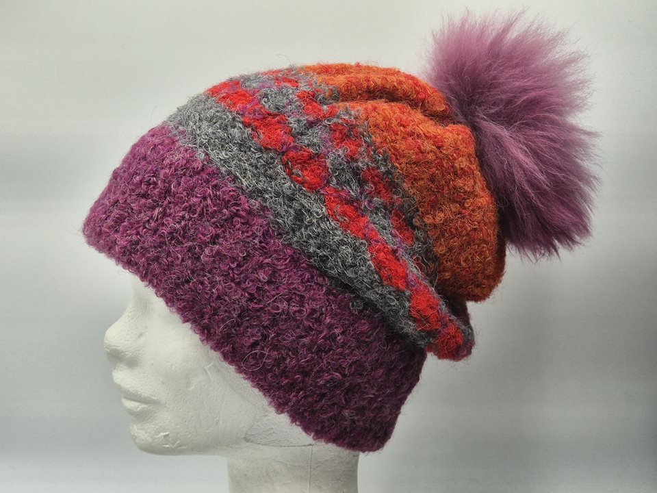 Alpaca slouch beanie hat with fur pompom